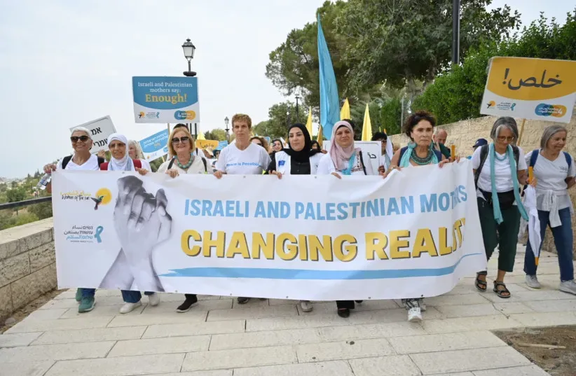 Jewish and Palestinian women with a sign: Israeli and Palestinian mothers Changing Reality.